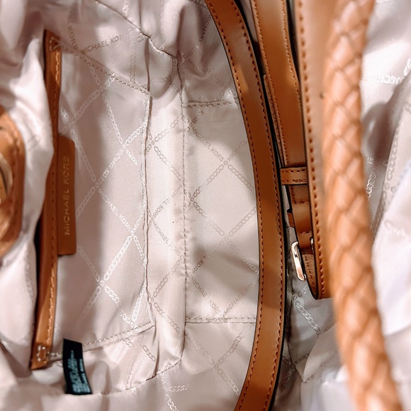 Like New Michael Kors Light Peachy Peachy - Picture 6 of 7